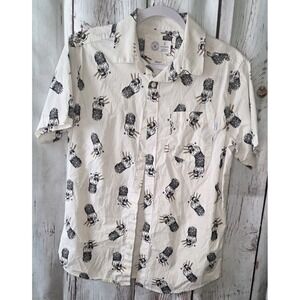 Hurley Brand Men's Short Sleeve Button Up Shirt White with Skulls, Size Small, S